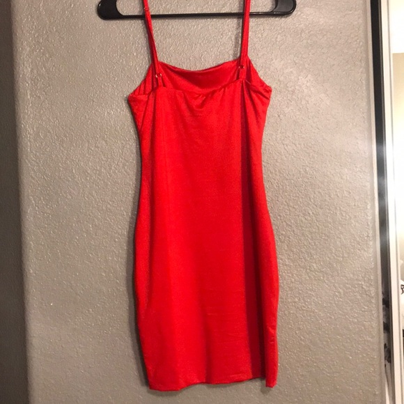 Red dress - Picture 4 of 5